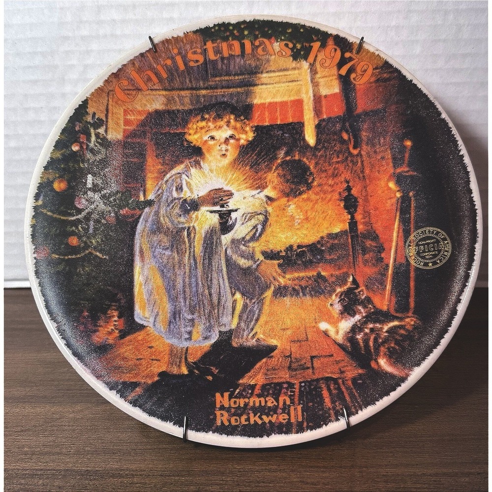 Knowles Norman Rockwell Christmas 1979 Plate Somebodys Up There 02282E 8.5in